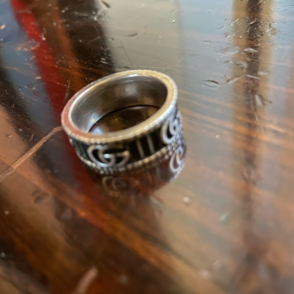 Gucci Black and Silver Men's Ring - Picture 3 of 3